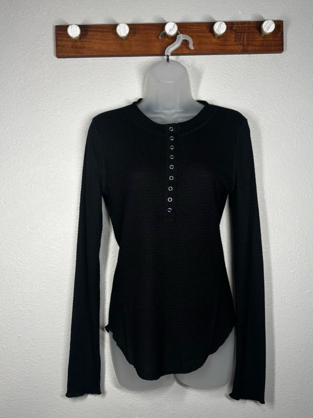 Black Long-Sleeve Waffle Henley Top - Women's Large